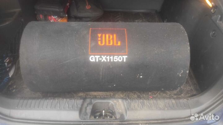 Сабвуфер и усилитель в автомобиль