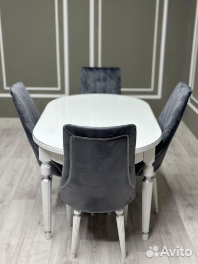 Стол и стулья для кухни. В наличии