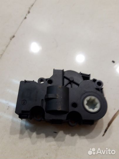 Моторчик привода заслонок отопителя