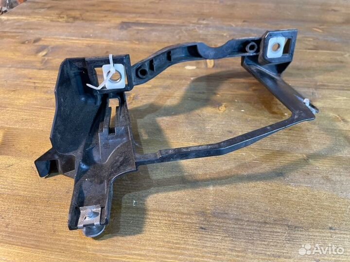 Крепление фары переднее правое Bmw 5 E60 N52B30 AF