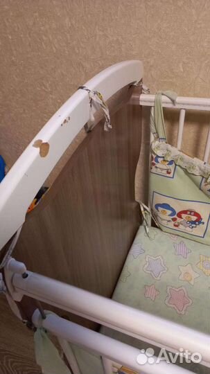Детская кроватка с маятником и ящиком