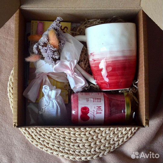 Подарочный набор (кружка, мед, шоколад, блокнот)