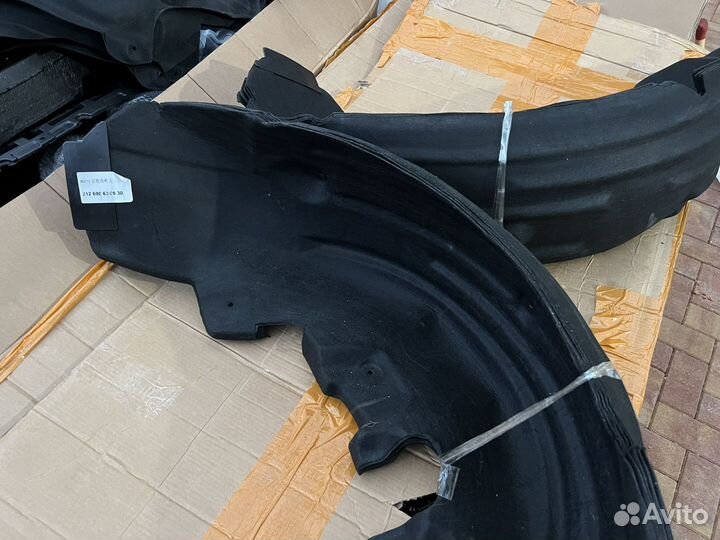 Подкрыльник задний 212
