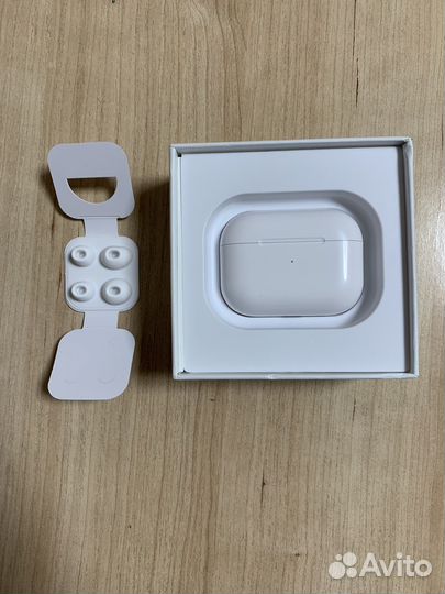 Беспроводные наушники apple airpods