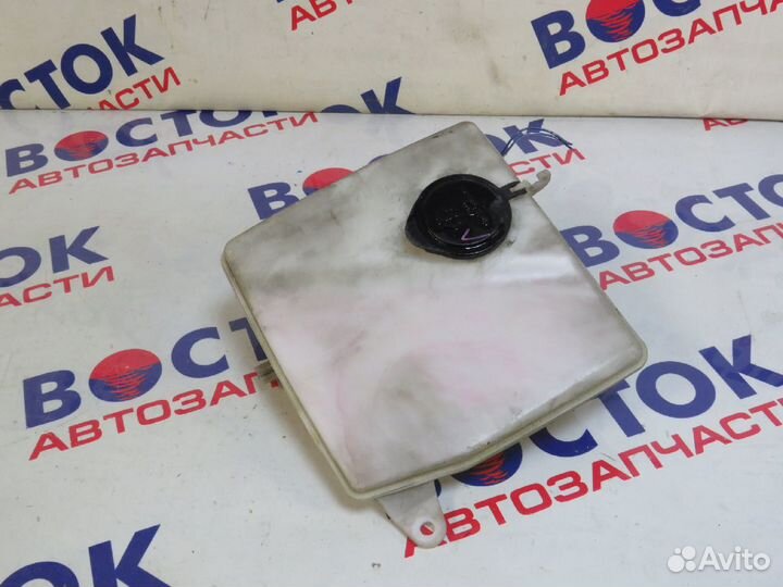 Бачок омывателя toyota cresta GX90, JZX90, JZX91