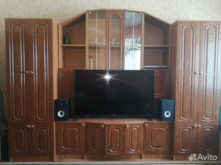 Стенка в гостиную