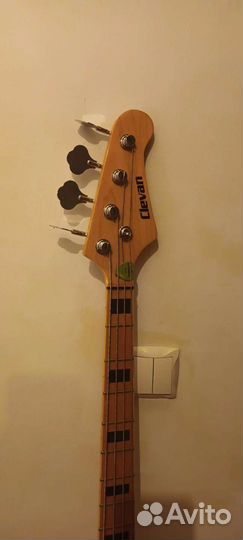 Бас гитара+комбик+кабель