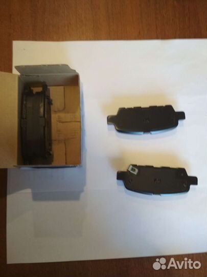 Продам задние тормозные колодки