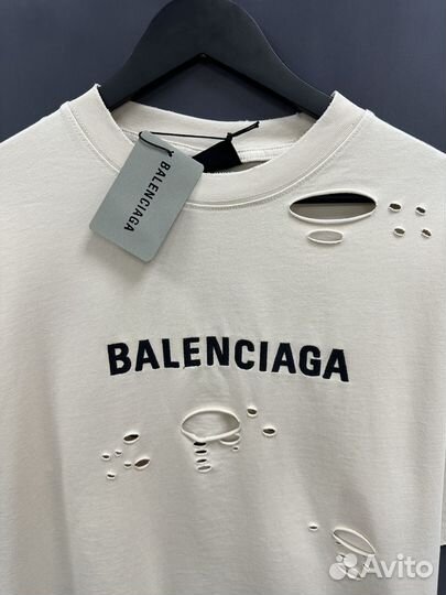 Футболка Balenciaga оверсайз рваная (унисекс)