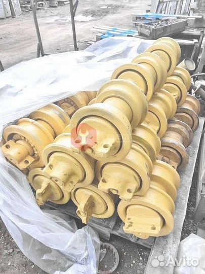 Каток поддерживающий Komatsu PC350-7 KM4183