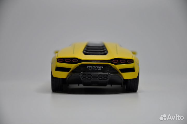 Модель автомобиля Lamborghini Countach LPI металл