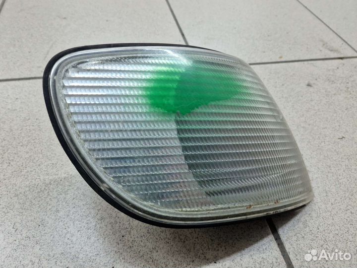 Поворотник Hella передний правый Audi A6 C4