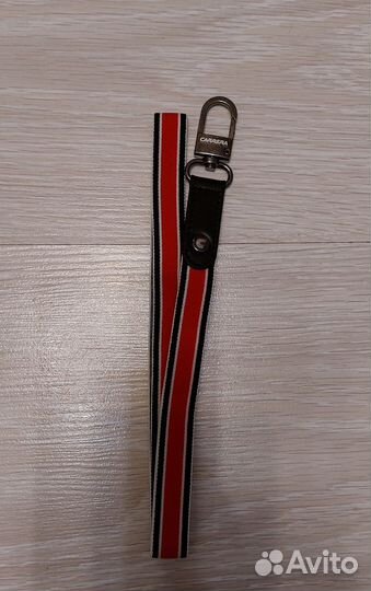 Брендовый брелок carrera