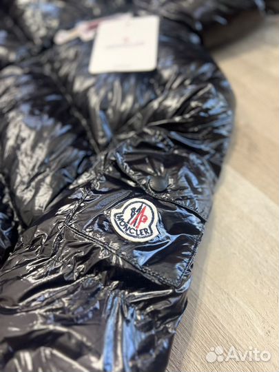 Глянцевый пуховик moncler