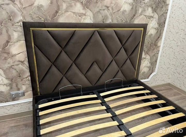 Кровать двухспальная с ящиком для белья