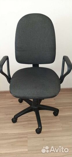Офисное кресло (компьютерный стул)