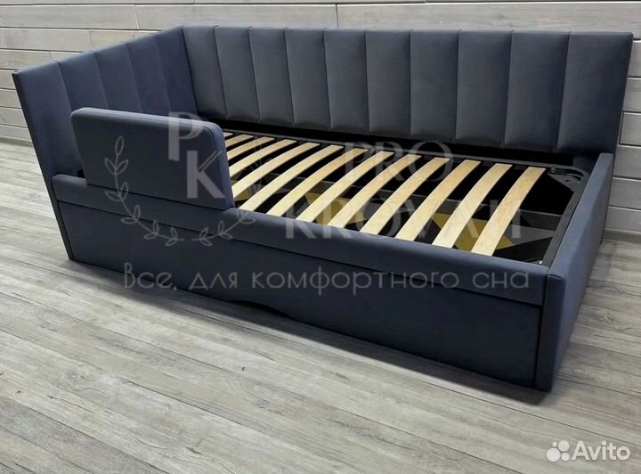 Детская кровать с мягкими бортиками