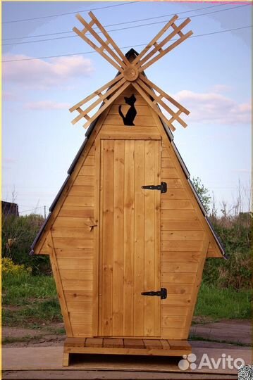 Уличный туалет деревянный
