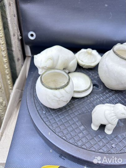 Статуэтки вазы камень