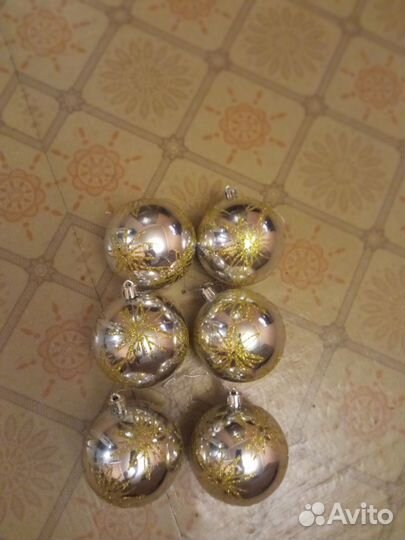 Елочные шары