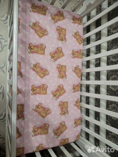 Детская кроватка с маятником