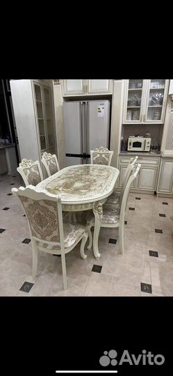 Столы и стулья