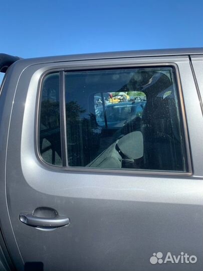 Стекло двери заднее правое Volkswagen Amarok