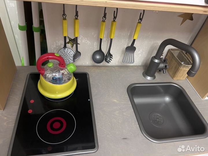 Детская кухня IKEA с посудой