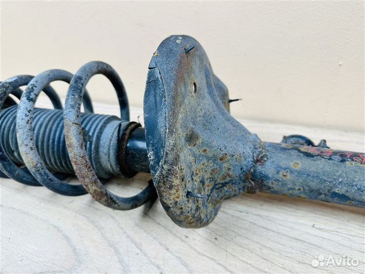 Амортизатор задний правый Hyundai Tucson 1 2.0 ат