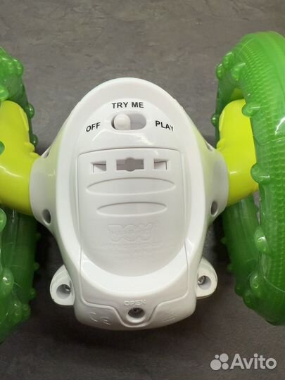 Интерактивный робот (катается, разворачивается)