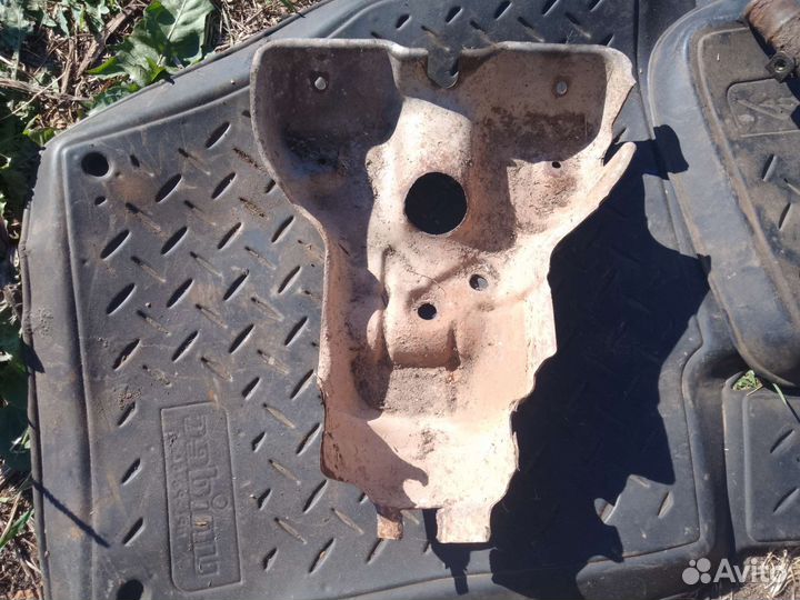 Тепловой экран коллектора Nissan Primera p11