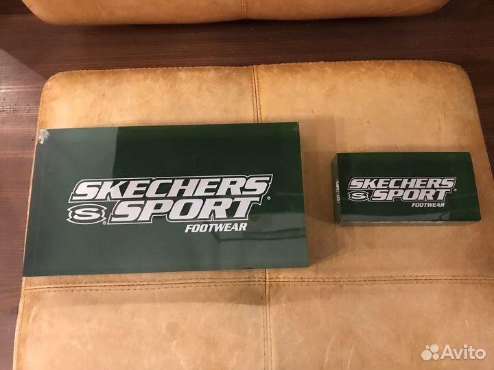 Дисплей Skechers