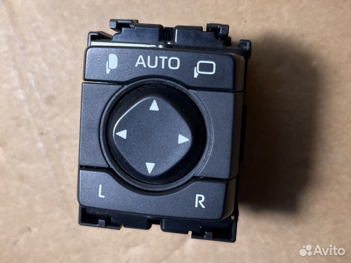 Блок кнопок регировки зеркал Toyota RAV4 xa 50