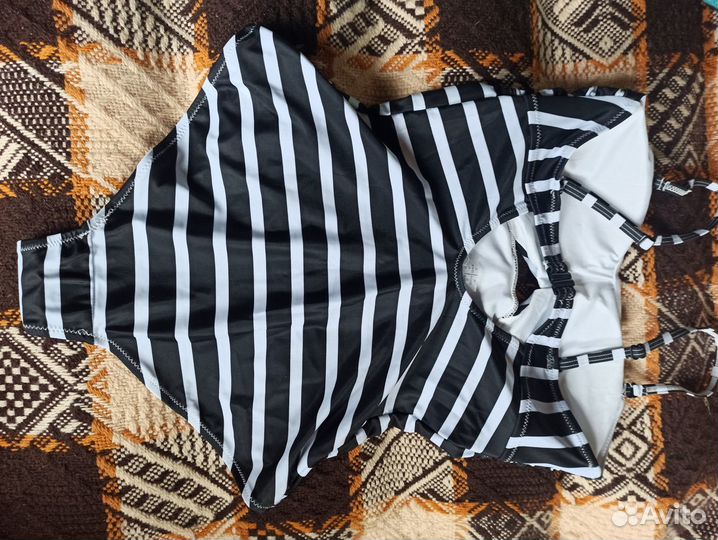 Купальник слитный М на 42-44, новый