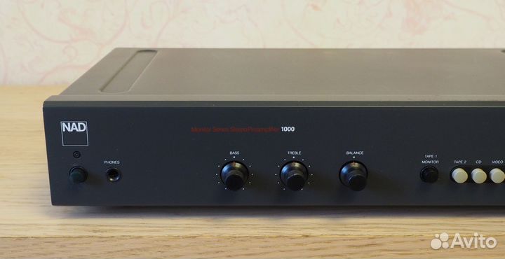 Предварительный усилитель NAD 1000