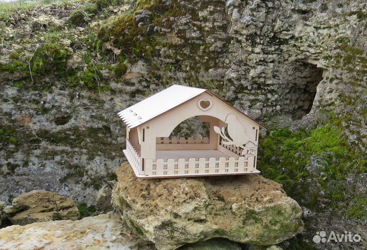 Кормушка для птиц из дерева