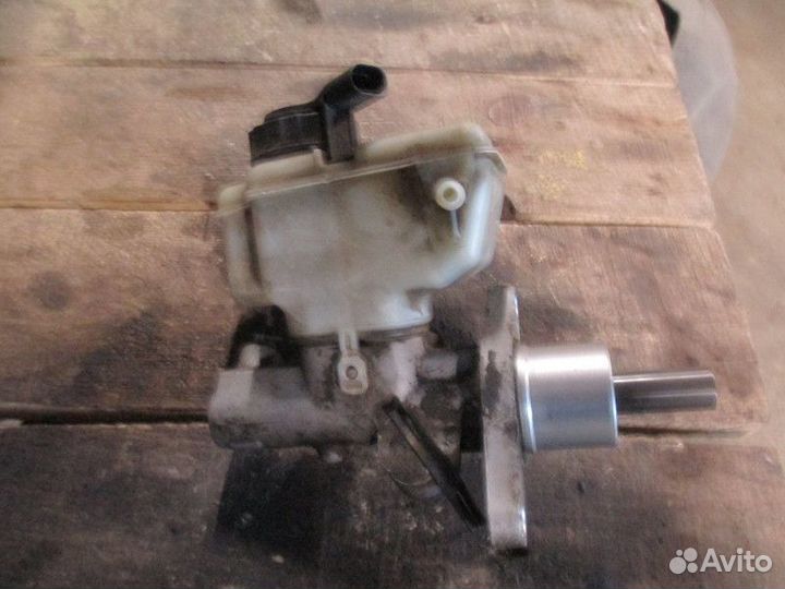 Цилиндр тормозной главный Audi A3 8P1 2003-2013;A3