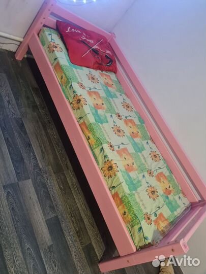 Детская двухярусная кровать