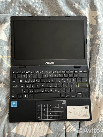 Ноутбук asus e210m
