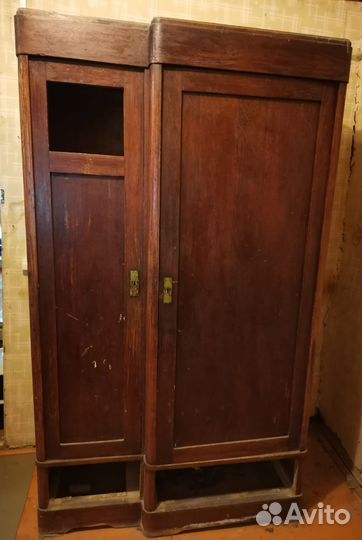 Антикварный шкаф