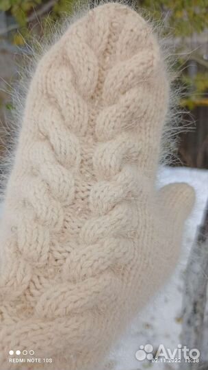 Варежки вязаные женские
