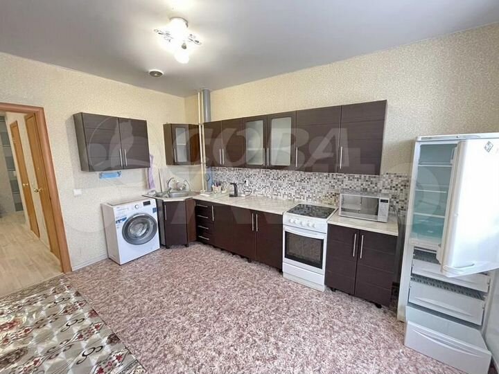 3-к. квартира, 80 м², 1/16 эт.