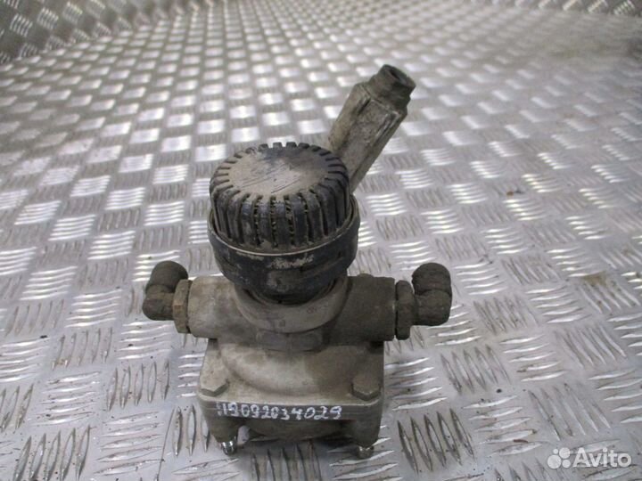 Ускорительный клапан KAMAZ 100-3518010