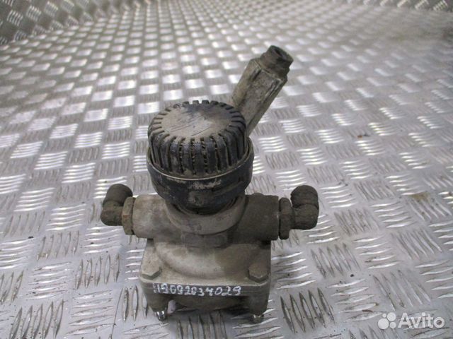 Ускорительный клапан KAMAZ 100-3518010