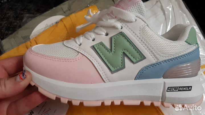 Кроссовки для девочки