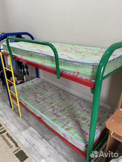 Кровать двухьярусная