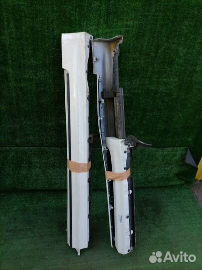 Порог пластиковый (накладка) правый Toyota Crown G