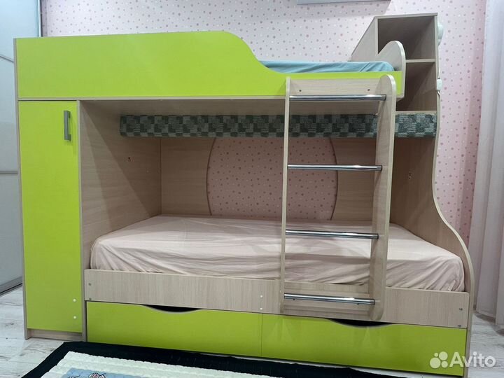 Кровать двухъярусная