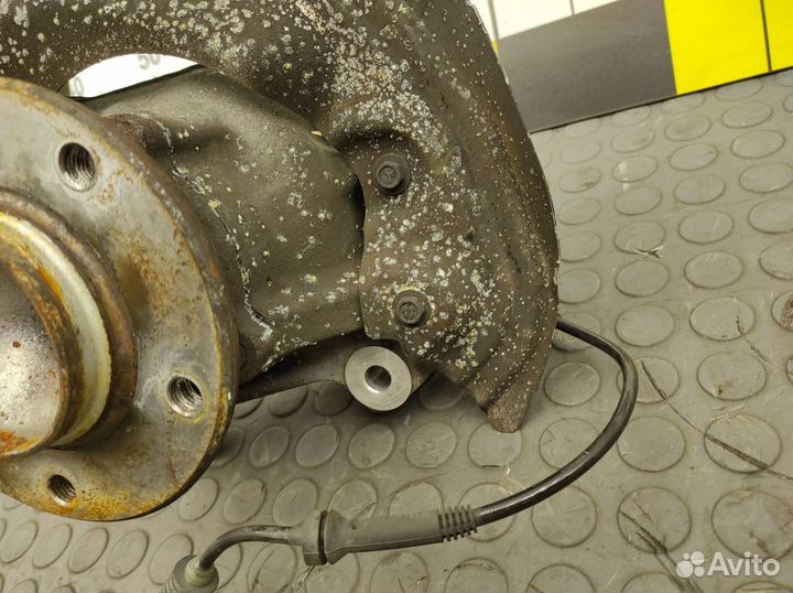 Кулак поворотный передний левый Bmw 320I E90