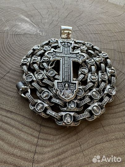 Серебряная цепь и крест